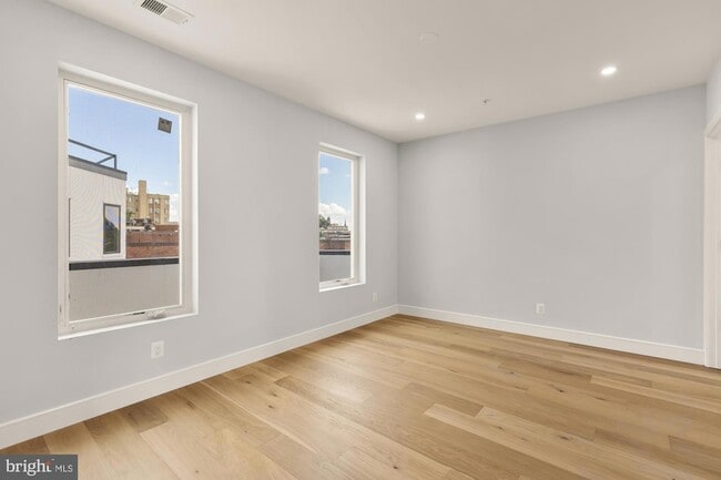 Building Photo - 3215 Mt Pleasant St NW