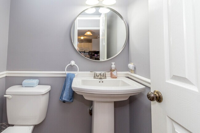 Building Photo - Large SW CoMo Duplex - 4 bed - 2.5 bath