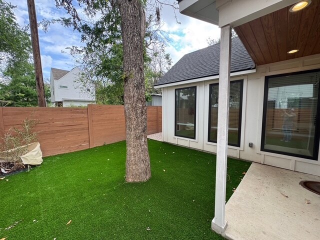 Building Photo - 1101 1/2 Fiesta St