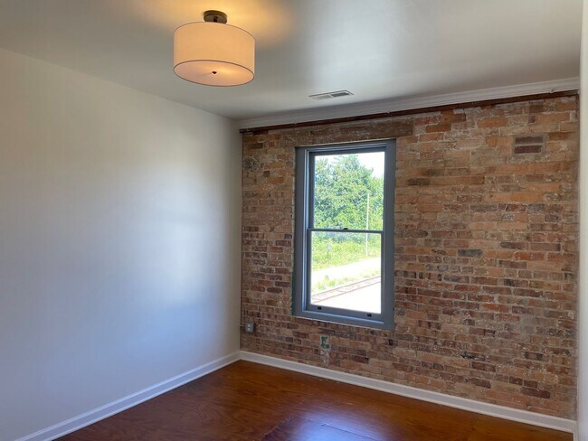 Building Photo - 1416