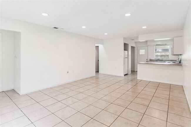 Building Photo - 1048 Buccaneer Dr