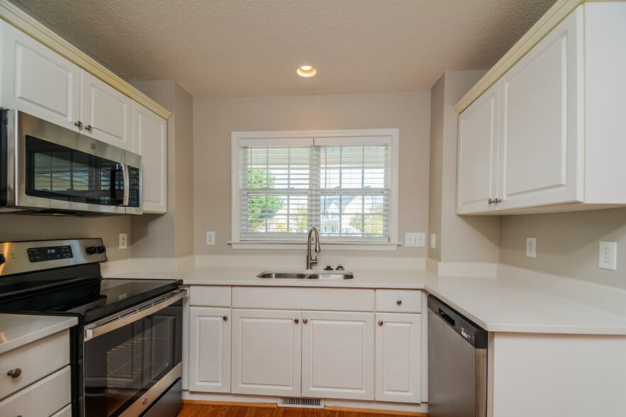 Building Photo - 3626 Enduring Freedom Dr