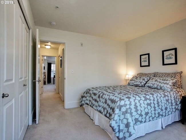 Building Photo - 2 Bedroom 2.5 Bathroom with 2 Tandem Car garage ~ Convenient Cedar Mill Location Near St. Vincent...