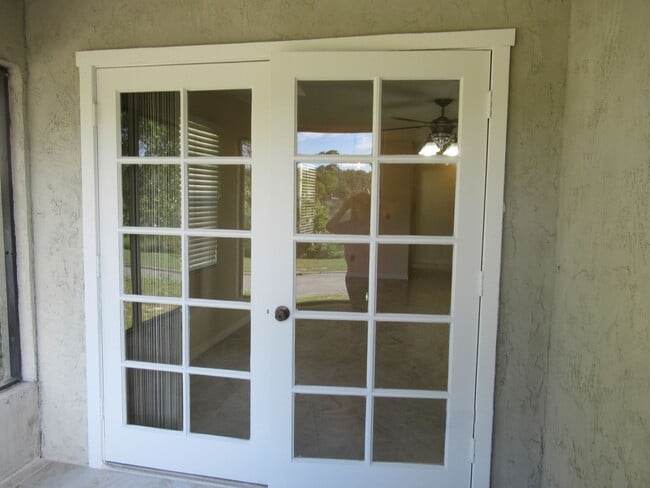 Building Photo - 2br/2ba Duplex with Lakeview