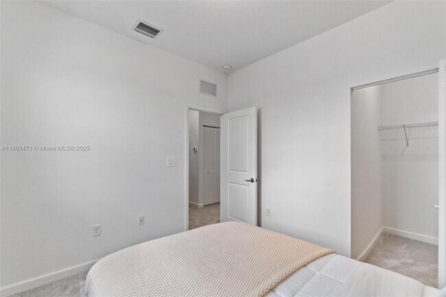 Building Photo - 541 NW 204th St