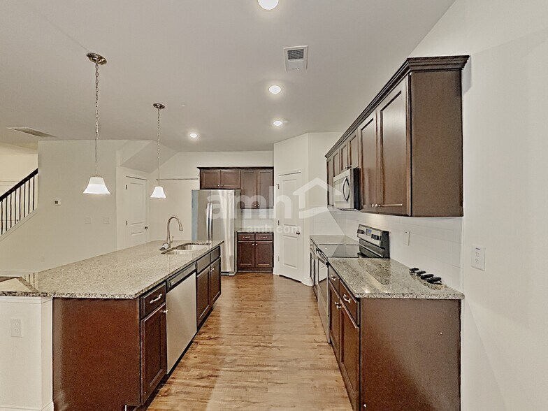 Building Photo - 411 Pearson Cir