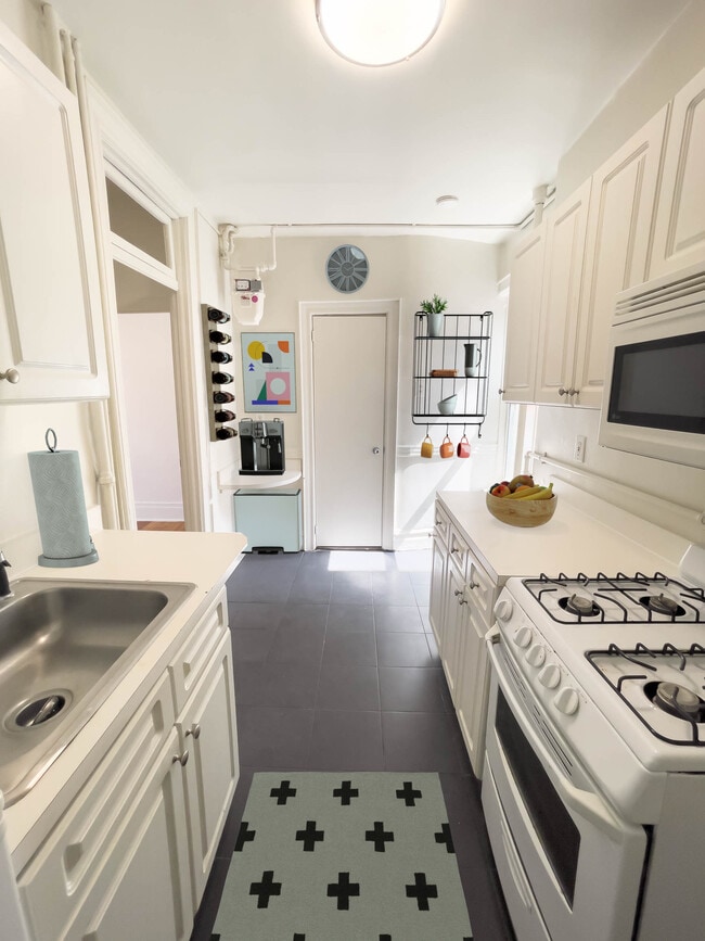 Interior Photo - 170-172 Spring Street