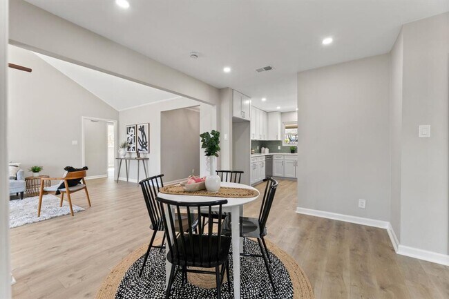 Building Photo - 7603 Barcelona Cove