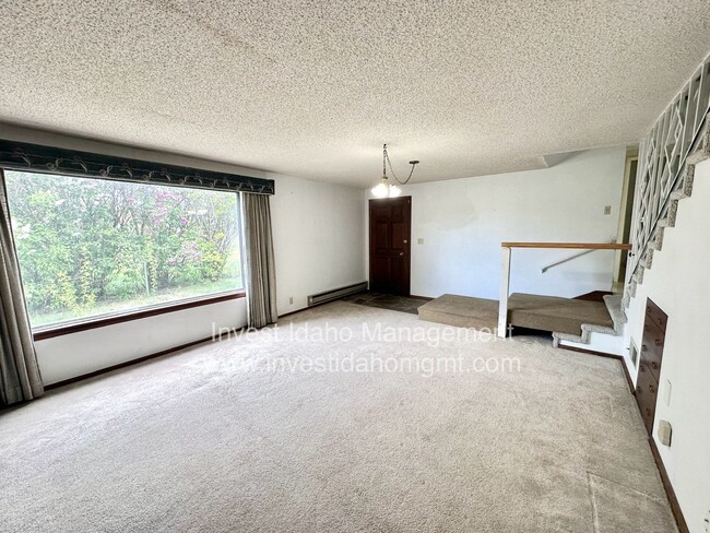 Building Photo - 2518 W Orchard Ave