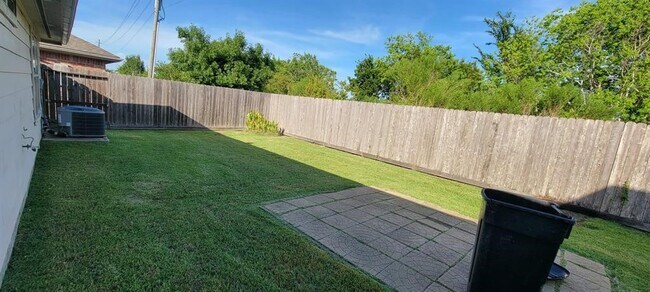Building Photo - 10314 Cades Creek Ct