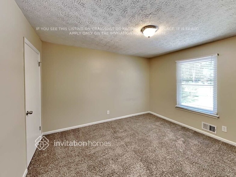 Building Photo - 1393 Mountain Overlook