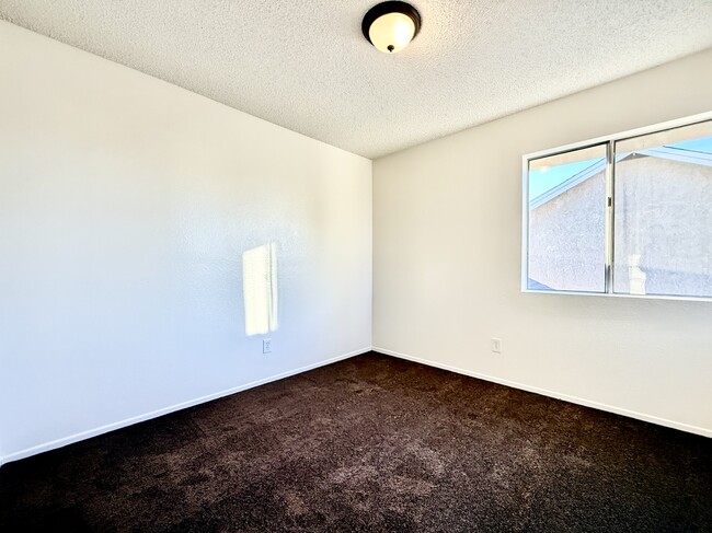 Building Photo - 37416 Daybreak St