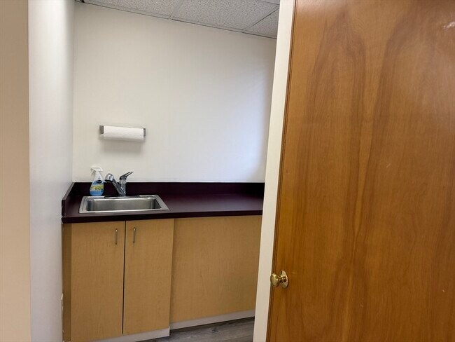 Building Photo - 1565 Main St