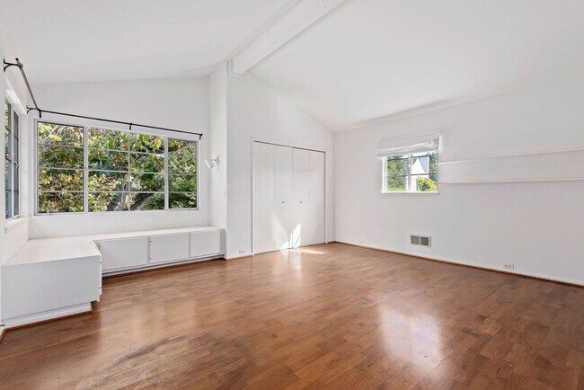 Building Photo - Located in the MUS - Unfurnished Serene El...