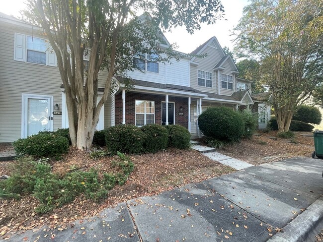 Primary Photo - Adorable 2 bedroom 2.5 bathroom townhome |...