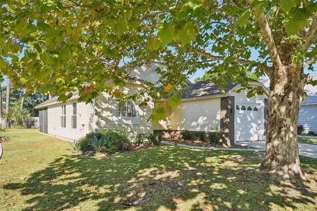 Building Photo - 123 Edgewater Cir