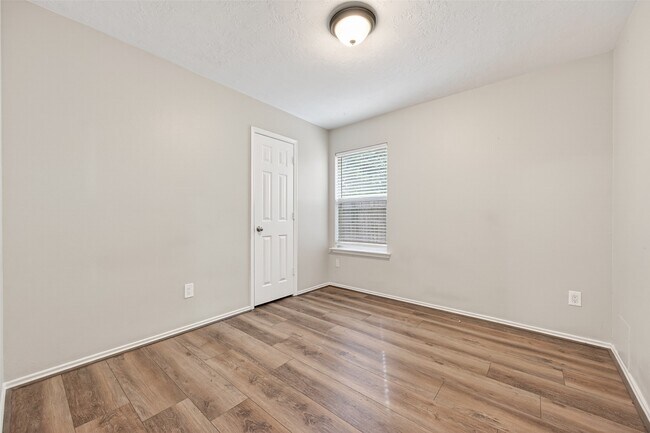 Building Photo - 18499 Sunrise Pines Dr