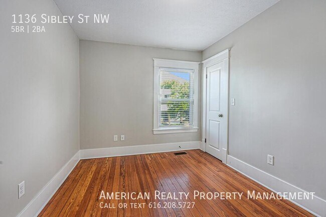 Building Photo - 1136 Sibley St NW