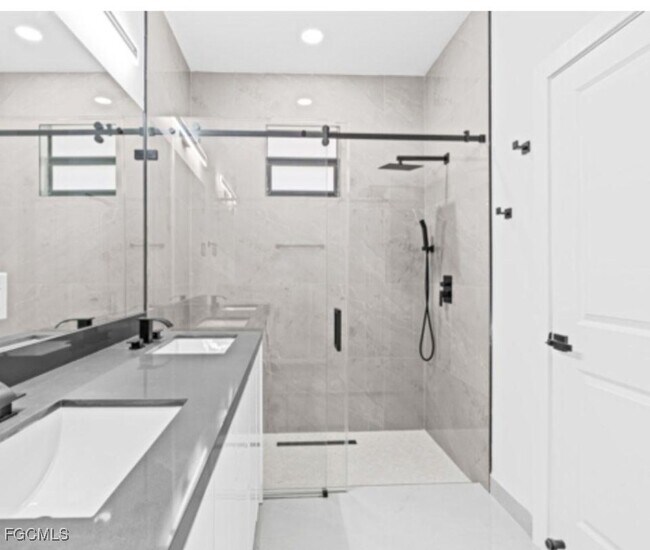 Building Photo - 1105 Jaguar Blvd