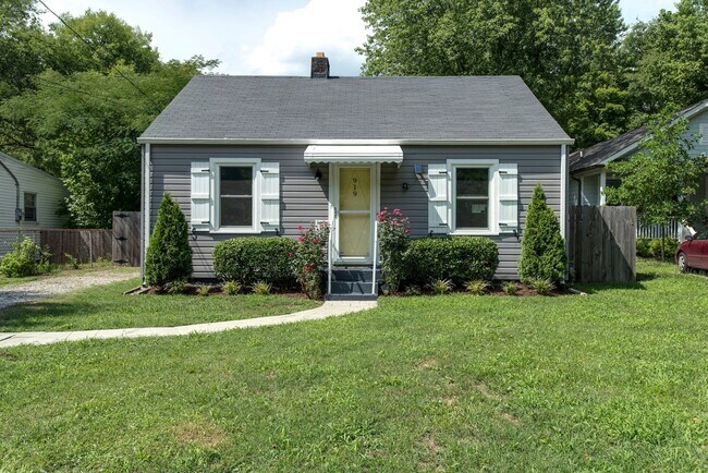 Building Photo - Cute and Cozy Home in Cleveland Park, Walk...