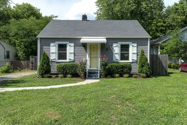Building Photo - Cute and Cozy Home in Cleveland Park, Walk to Mas Tacos and The Pharmacy, Minutes to Five Points,...