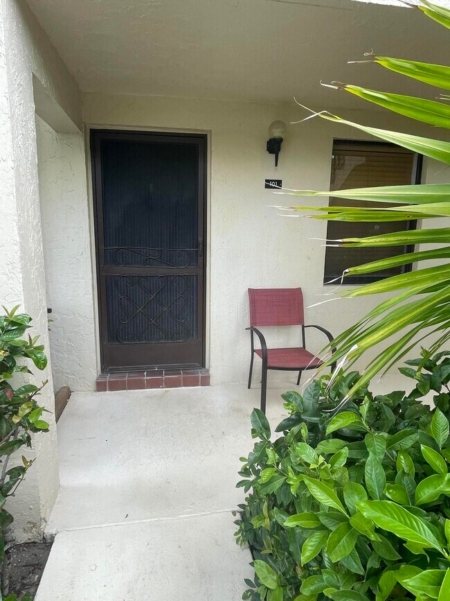 Building Photo - 4598 Lucerne Lakes Blvd E