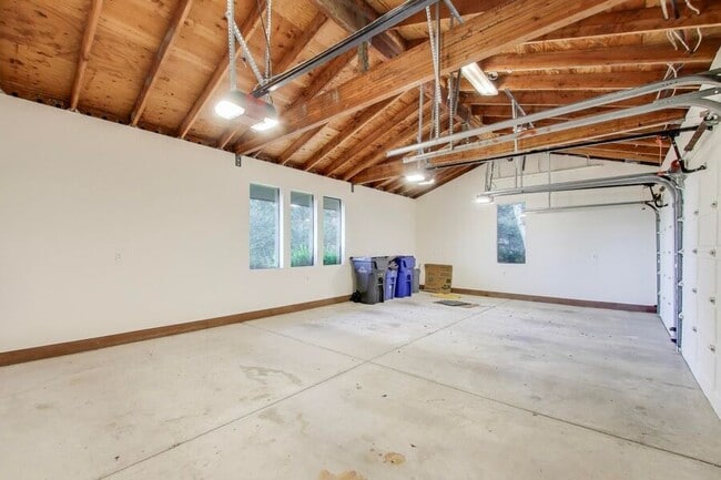 Building Photo - 28 Meadow Rd