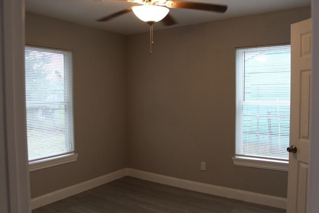 Building Photo - 5305 Southlea St