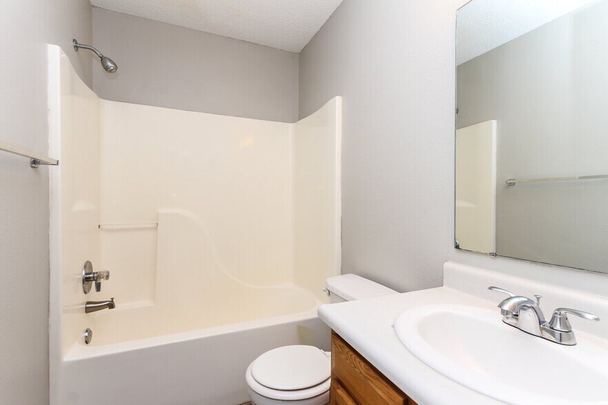 Building Photo - 209 Bent Stream Ln