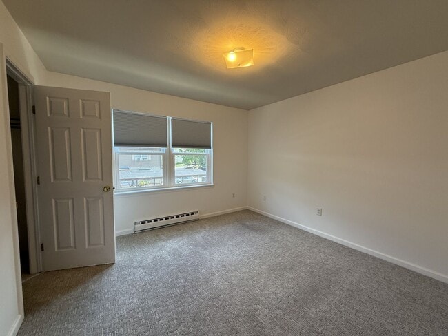 Building Photo - Woods Edge 3-Bedroom Townhome!