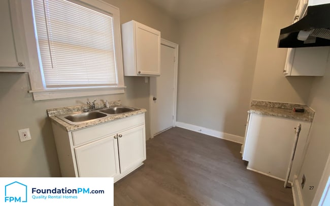 Building Photo - 2570 Malone Ave