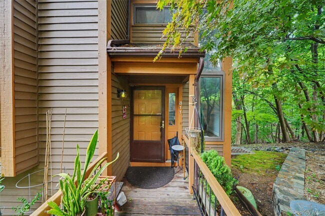 Building Photo - 811 Eagle Bay Dr