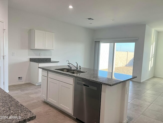 Building Photo - 1575 E Lardner Dr