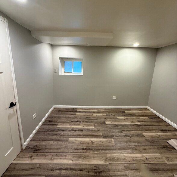 Building Photo - 1717 N Lotus Ave