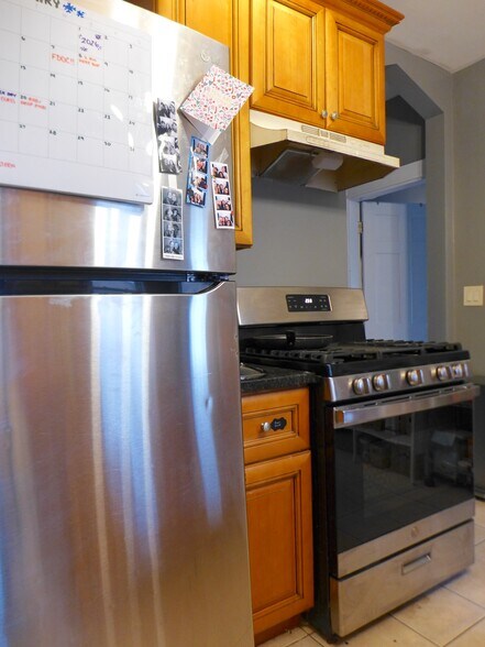 Building Photo - 12 Cherokee St