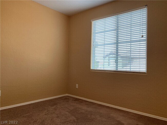 Building Photo - 6868 Sky Pointe Dr