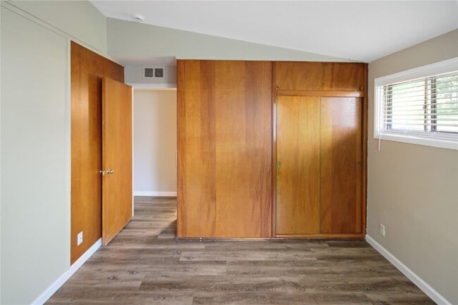 Building Photo - 613 Fieldcrest Dr