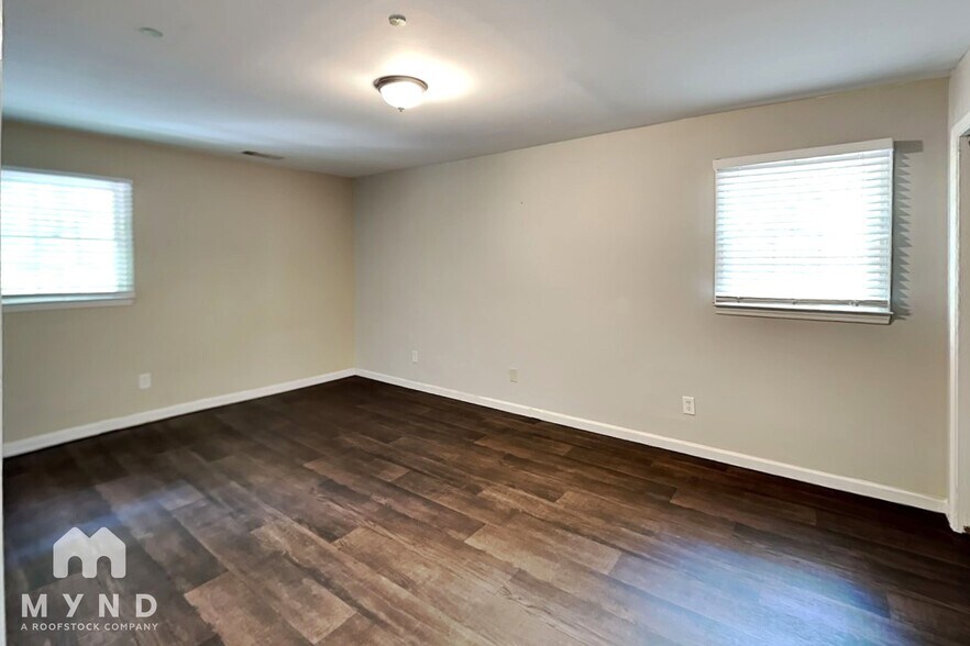 Building Photo - 3295 Redona Dr
