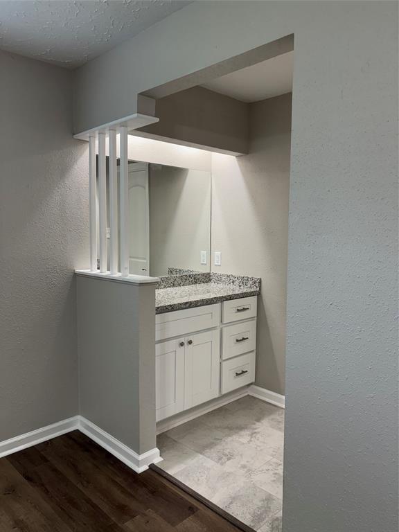 Building Photo - 15815 Whipple Tree Dr