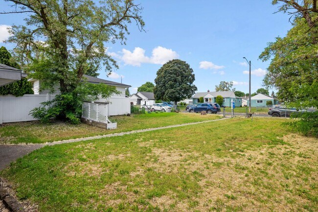 Building Photo - Lidgerwood Area 4 Bedroom 2 Bathroom Home!
