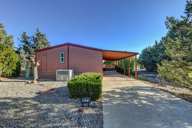 Building Photo - Spacious 2 Bedroom Home Near Willow Lake!