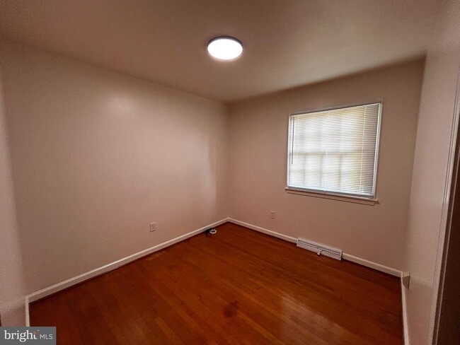 Building Photo - 525 Azalea St