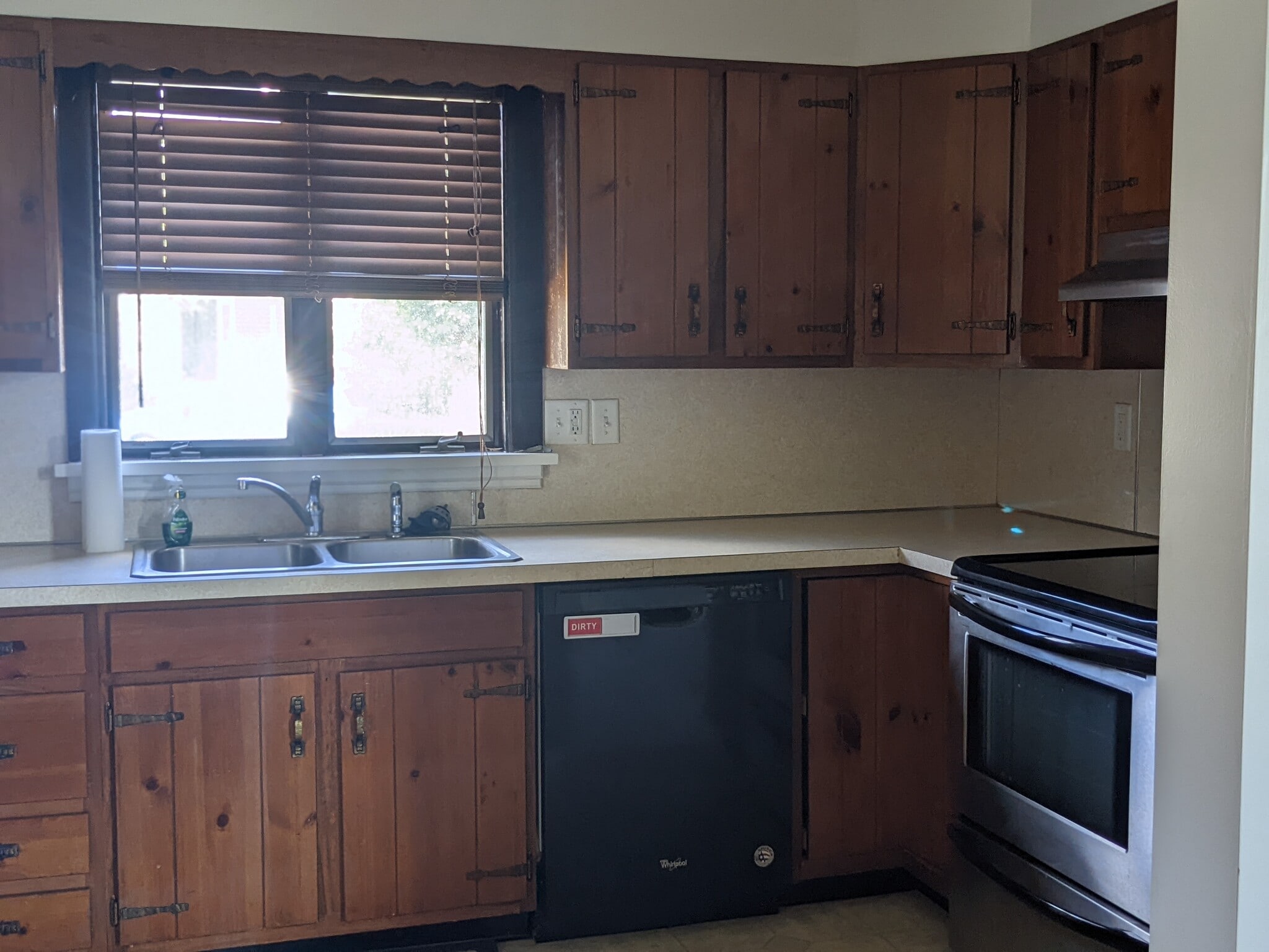 Kitchen - 613 N Chestnut St