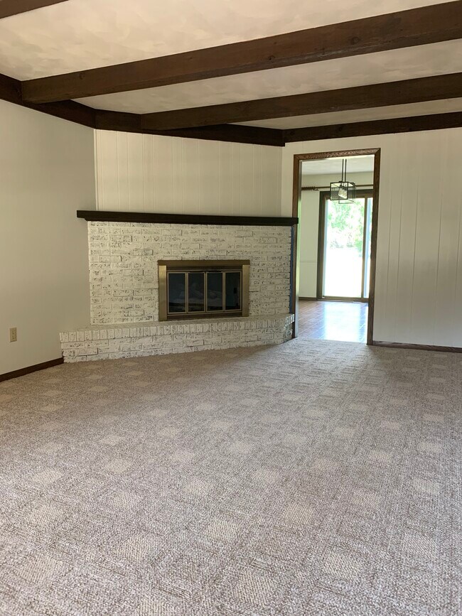 Building Photo - 920 E Northwood Dr