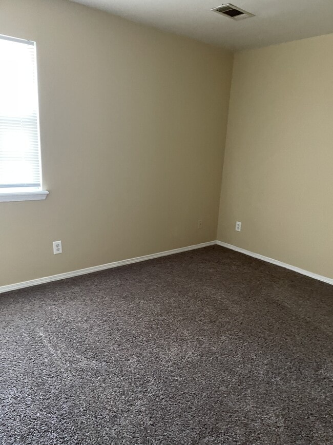 Building Photo - 609 S Mulberry St