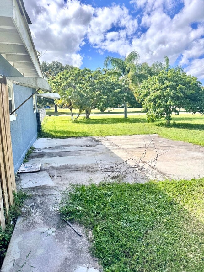 Building Photo - 5312 Bowling Green Dr