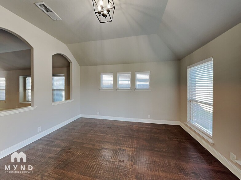 Building Photo - 4424 Oak Bluff Dr