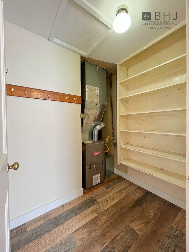 Building Photo - 6 month lease! 3 bed/ 1 bath Single Family Home on Coffeen!