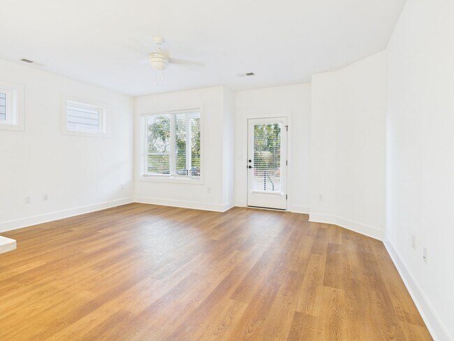 Building Photo - 913 Bainbridge St