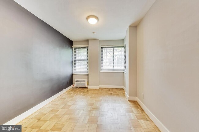 Building Photo - 1010 25th St NW